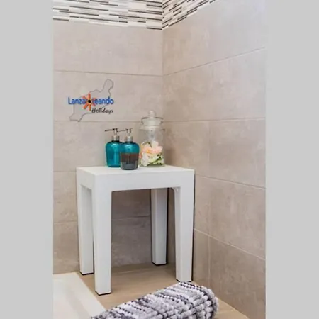Vivienda Vacacional Papillon Apartman Costa Teguise